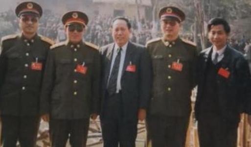 1987年，朝鲜族人赵南起，被老干部举报是*底卧**，为何还被授上将？