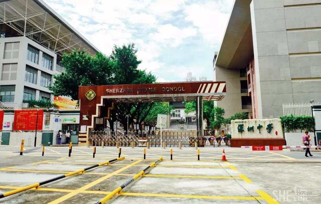 这里是东方世界,这里是东门英语怎么说