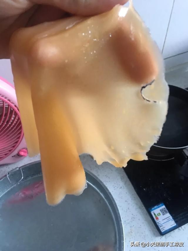 自己在家做的凉皮有面粉味,自制五彩凉皮家常做法