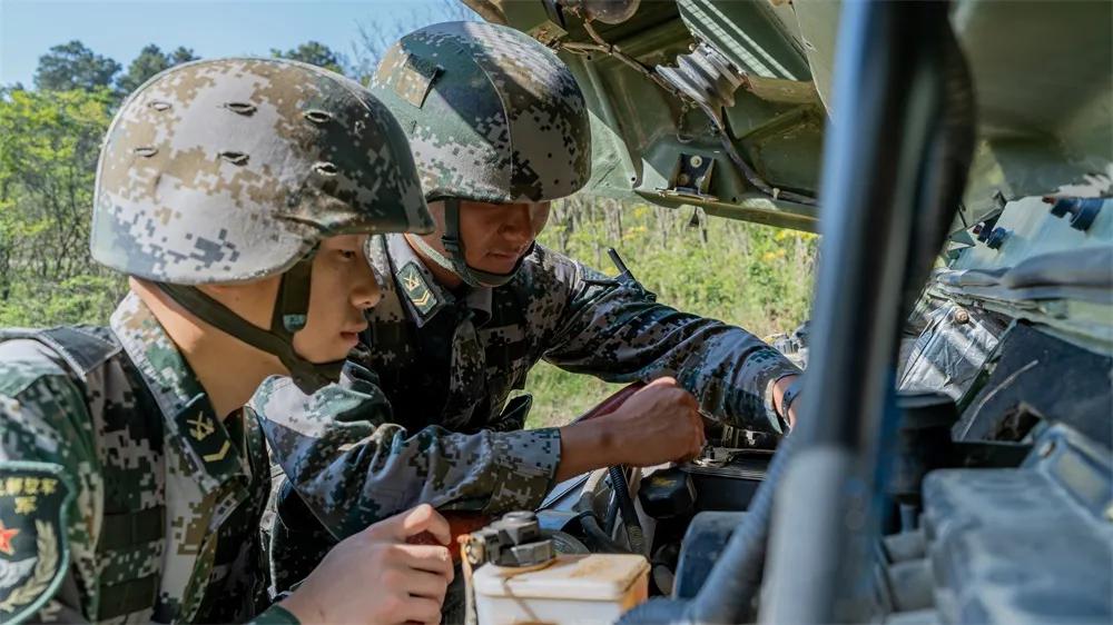 安全行驶百万公里长途客车驾驶员,杨猛司机