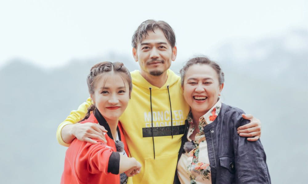 杨烁黎雯全部视频,杨烁王黎雯散步