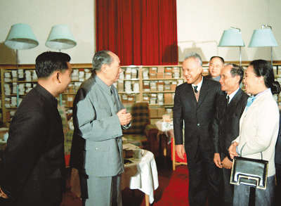 俏也不争春只把春来报,俏也不争春原诗