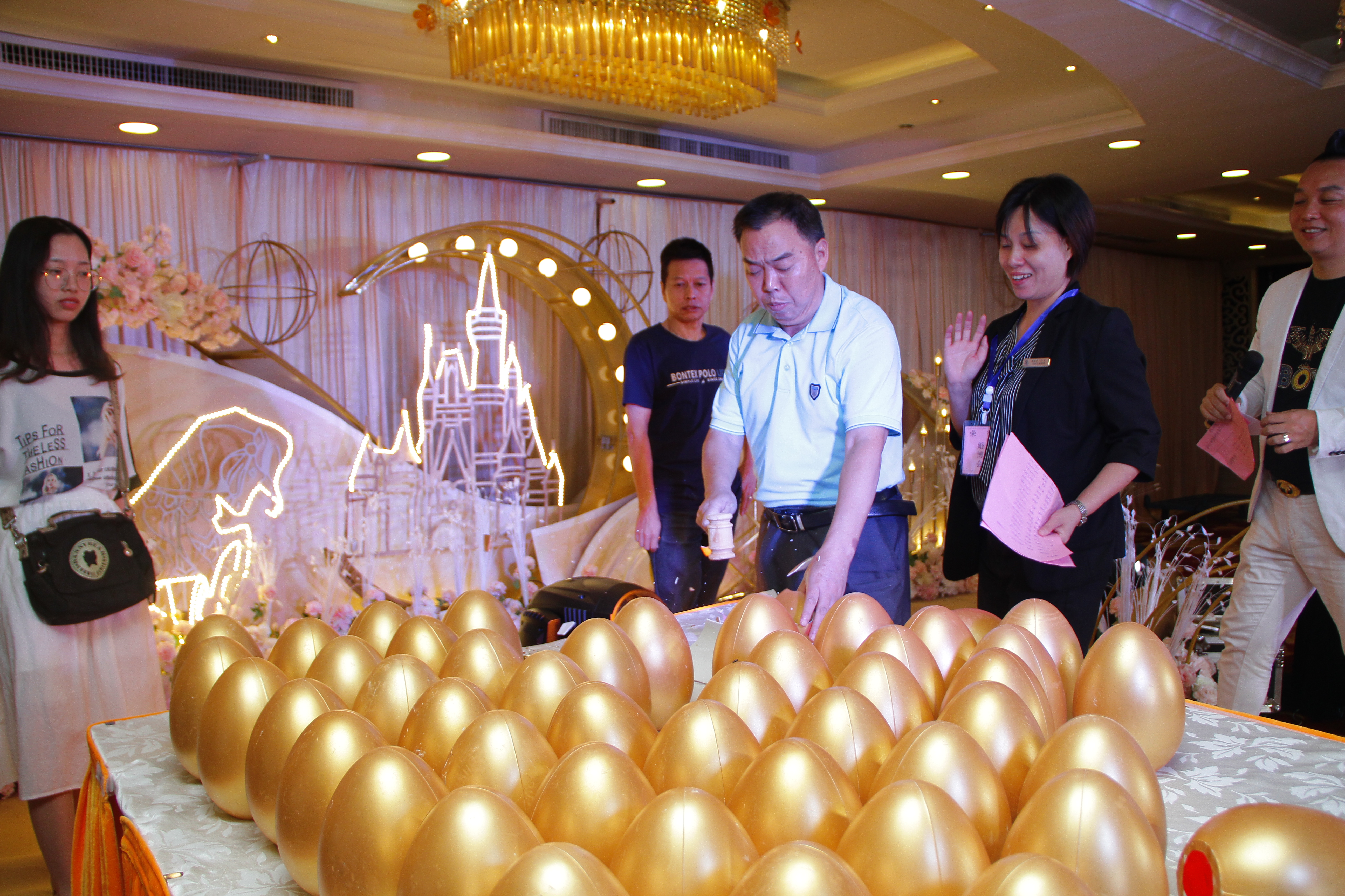 亲民不贵！荣誉第二届婚博会在榕盛大开幕