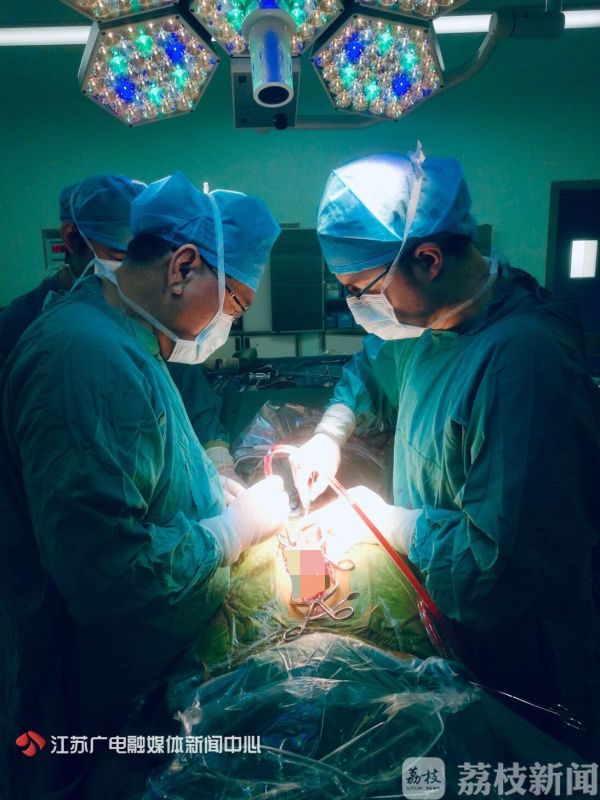 为什么人老了会腰弓驼背,人老了驼背怎样改善