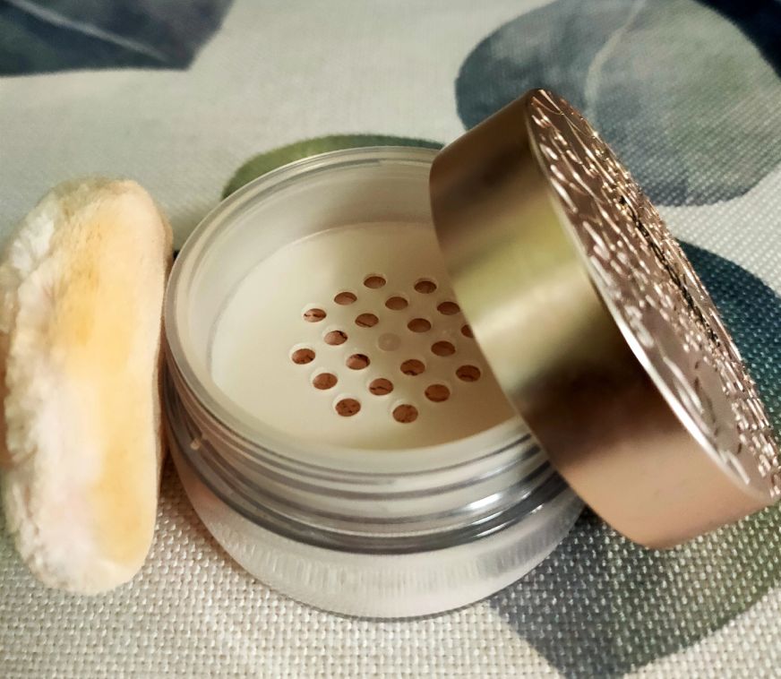 干皮适合花西子散粉还是黛珂散粉,黛珂散粉和玫珂菲散粉对比