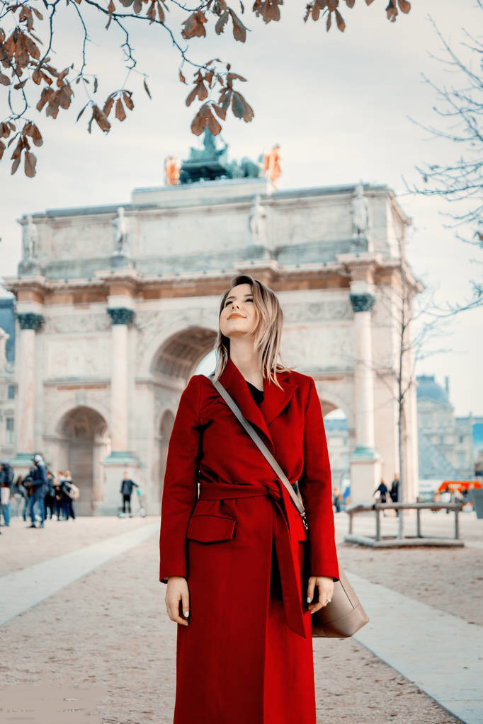 秋冬穿红色呢大衣好看吗,冬天怎么穿红色大衣比较高级