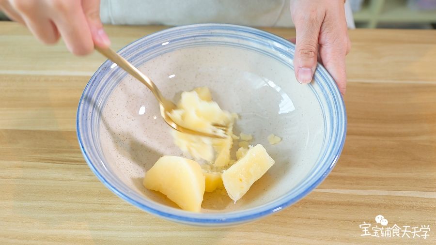 宝宝恶心干呕怎么回事很抗拒,宝宝干呕简单一招搞定