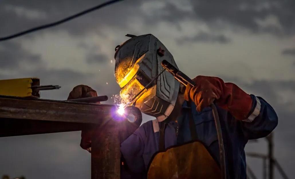 焊工的工资大概在多少左右,焊工工资目前是多少