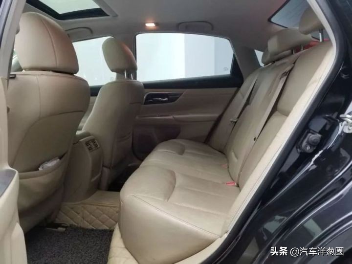 皇冠和雅阁哪个更值得入手,9万皇冠