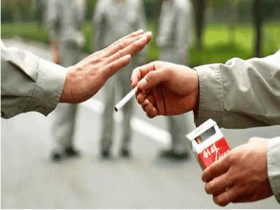 给领导递烟领导说准备戒烟了,领导抽烟我递烟给他他说不抽