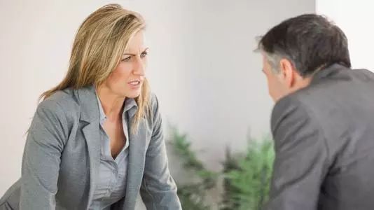 女生经历职场性骚扰怎么举报,女性遇见职场性骚扰怎么办