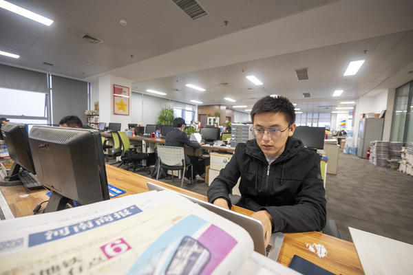 安徽高速收费员全程微笑服务,高速收费员微笑服务集合