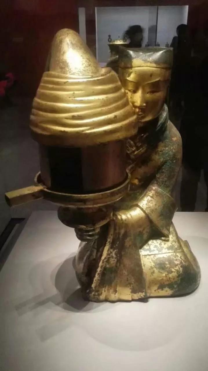 长信宫灯历史背景,长信宫灯前世故事