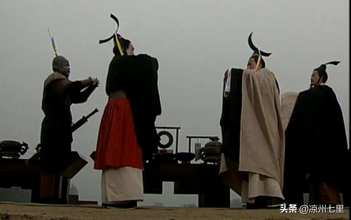 酒池肉林这样穷尽想象力的奢靡，是否是殷商*国亡**的主因？