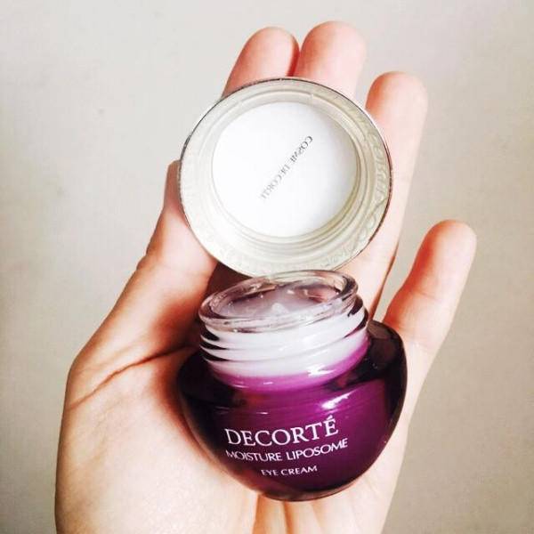 有句话说得好：美不美看脸，老不老看眼