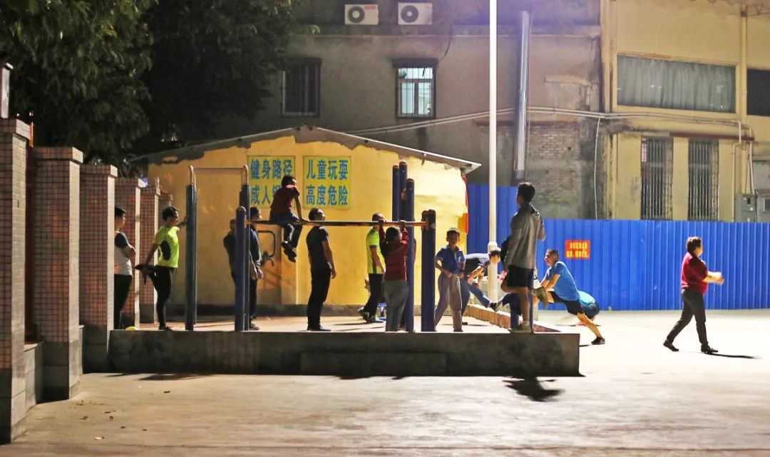 不到人民体育场,你不会知道厦门的秋夜有多野