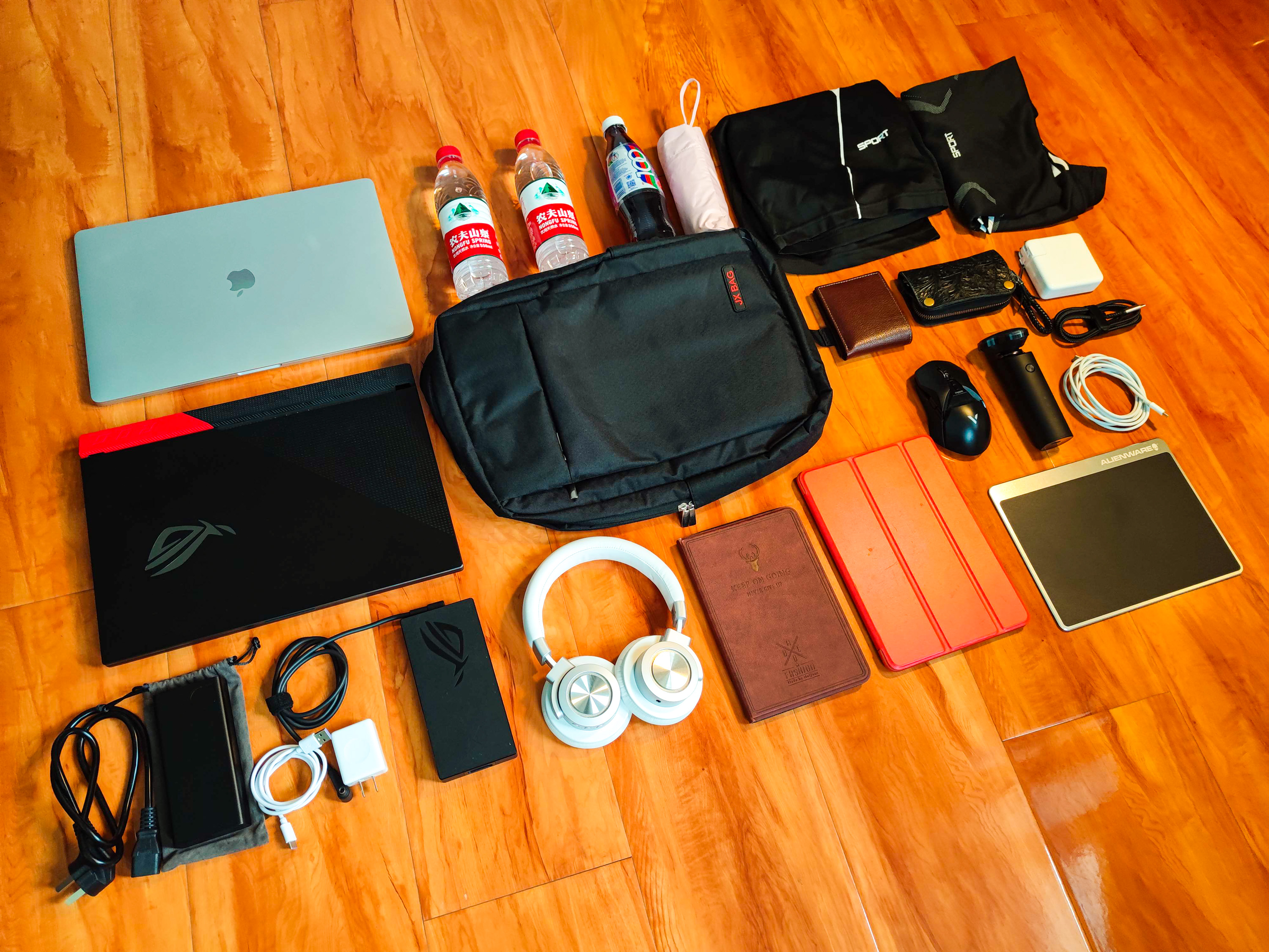 9块9双肩包装载力天花板？廉价国货通勤背包实用性检测+晒单简评