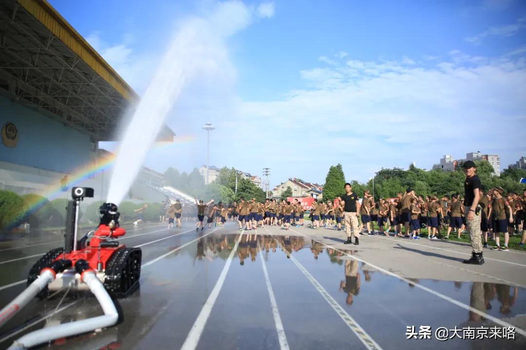 江苏教育频道特种兵军事夏令营,小小特种兵夏令营江苏广电