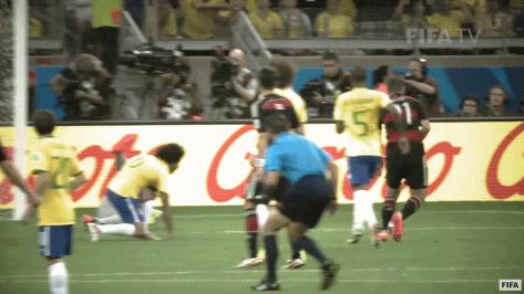 世界杯史上最年轻的进球球员是谁,36岁的布冯