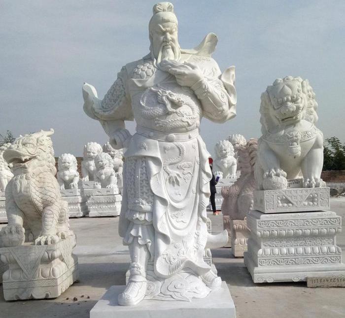 关羽的雕像为什么总是闭着眼睛,为什么老木匠不要关羽睁眼