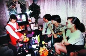 中国KTV衰亡史:从卡拉OK机到钱柜包厢,为何年轻人都不去KTV了?