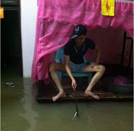 下雨了没带伞搞笑段子,下雨无厘头的搞笑段子