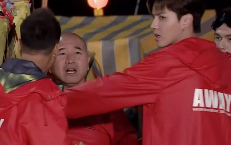 下雨天该不该穿aj,适合在雨天穿的aj