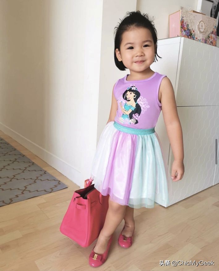 陈茵媺香港小姐冠军国际小姐,陈茵媺拿的包包