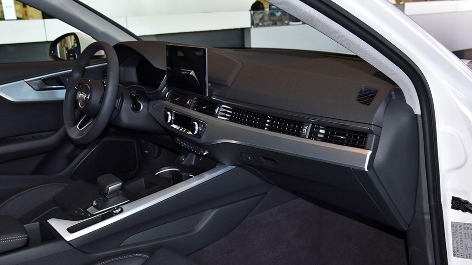 奔驰c260l宝马3系奥迪a4l买哪个好,30万轿车怎么选宝马3系奥迪a4l