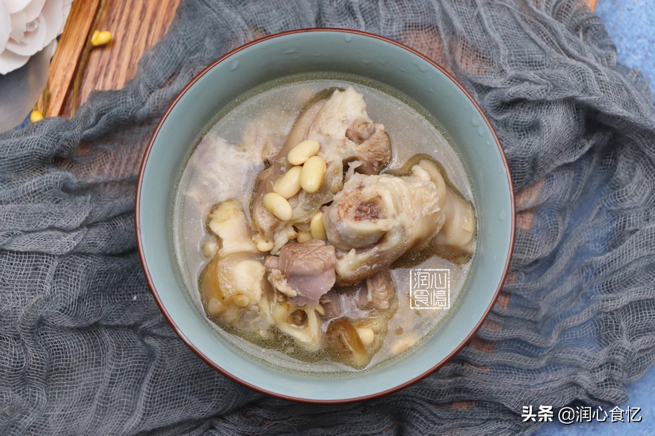 猪蹄炖黄豆怎么做才会奶白,黄豆炖猪蹄不加料酒
