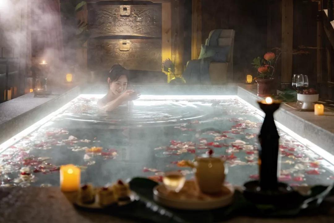 露天温泉小院精品,一房一厅庭院私家温泉