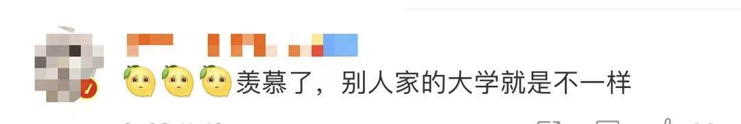 这些高校送的毕业礼物火了,送瓜的,送芯片的,还有送男朋友的