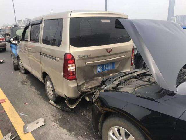 车辆被追尾自己无责怎么办,车辆追尾全责无保险怎么办