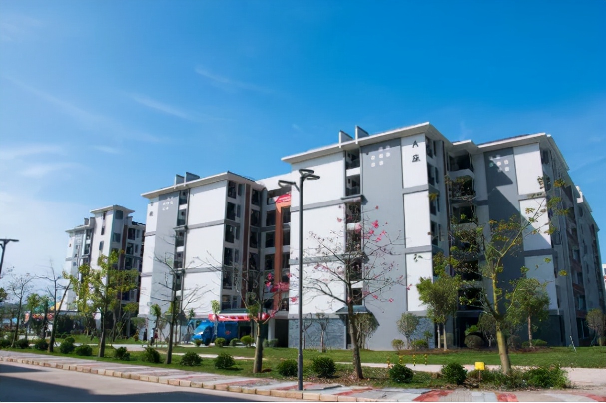 广东岭南职业技术学院上本科的人,广东岭南职业学院读成人大专好吗