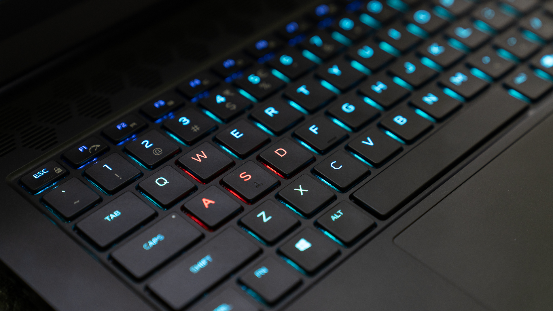 玩家的终极梦想英雄联盟,alienwarem15r6游戏本外观