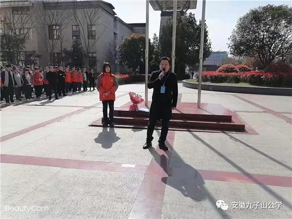 鼓号队升旗仪式出旗,升国旗鼓号队表演小学生