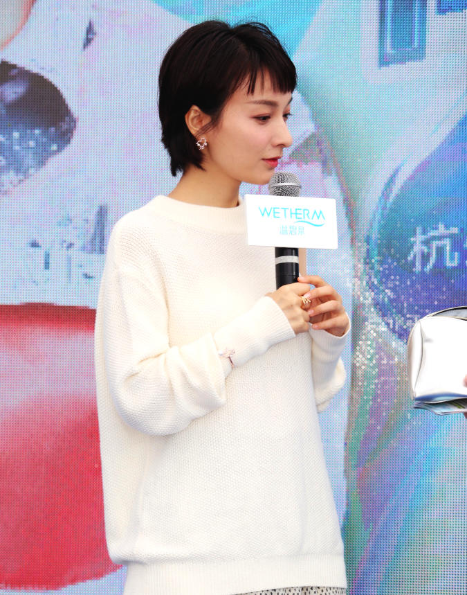 吴昕丑服合集,吴昕回应卖衣服事件