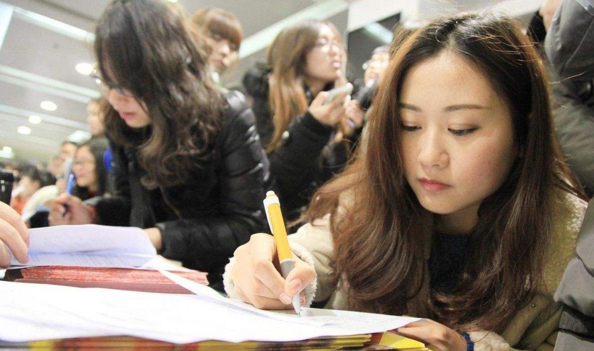 只有本科生算出来数学题,怎么理解本科生和专科生