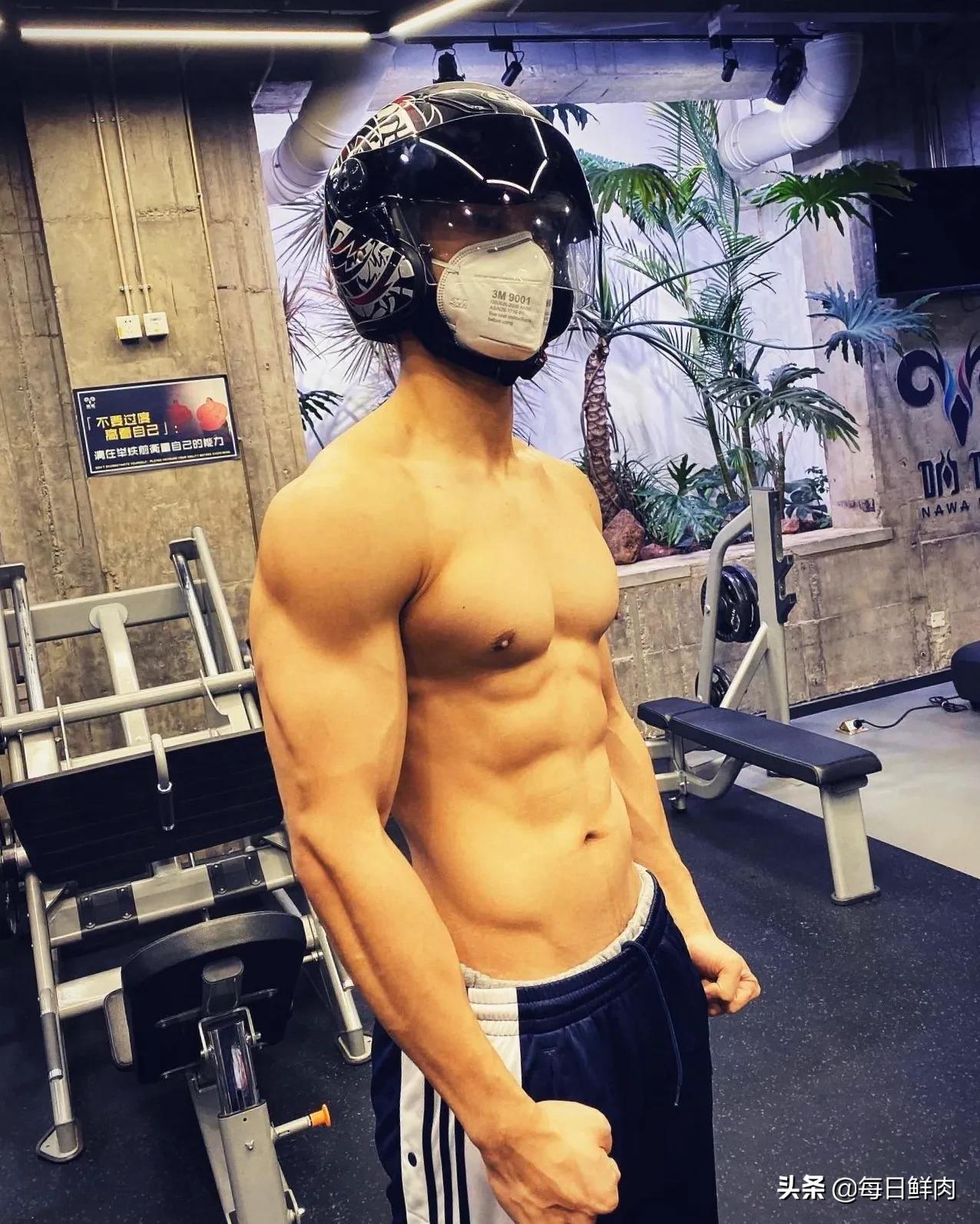 帅气知名健身教练,星健身教练