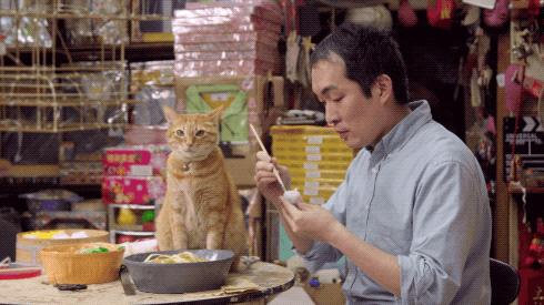 香港阴间设计师:为黄家驹订做电吉他,为张国荣粉丝订做咖啡厅..