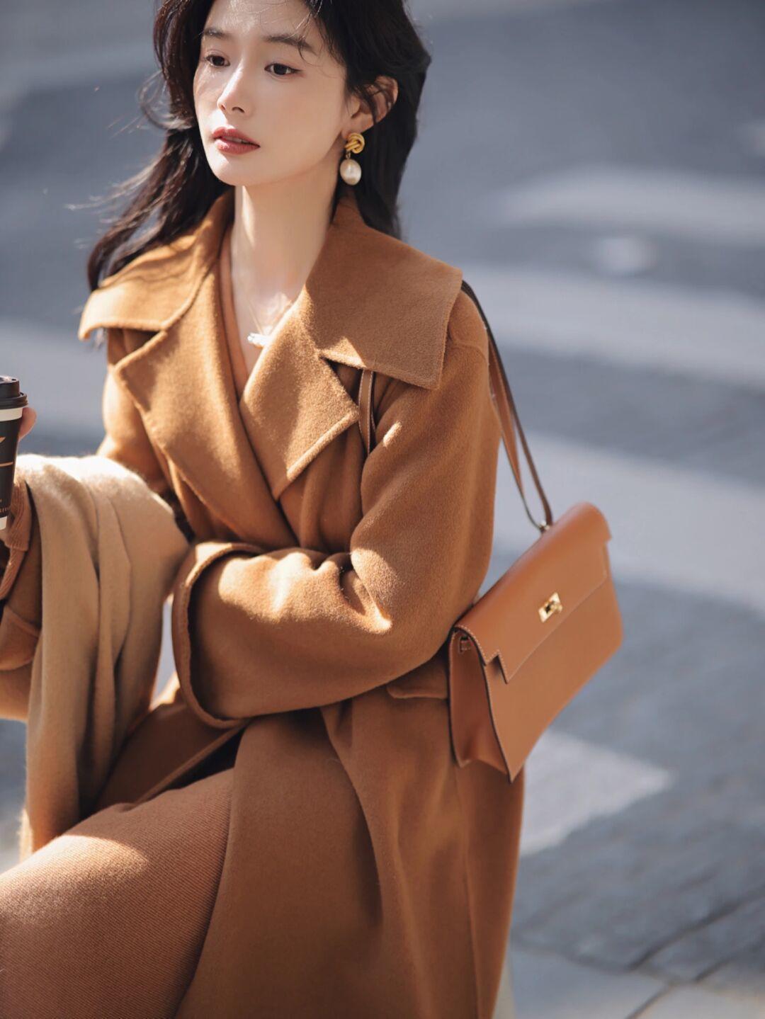 大衣内搭连帽针织衫穿搭,秋冬季节大衣穿搭技巧