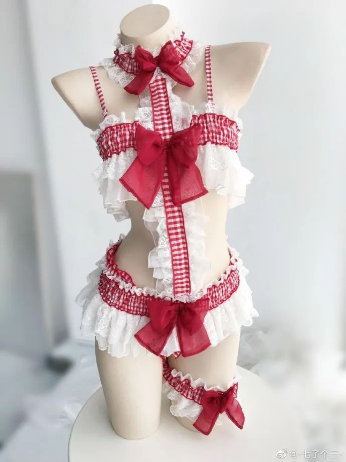 “疫情刚过,我家楼下*人用成品**店的老板就开上了特斯拉”