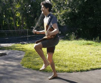 为了验证商场测体温是不是形式，油管博主把脑门捂到48度