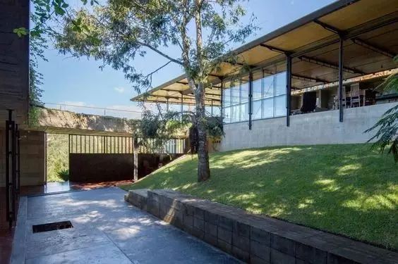 能把一块坡地设计的花样百出，佩服