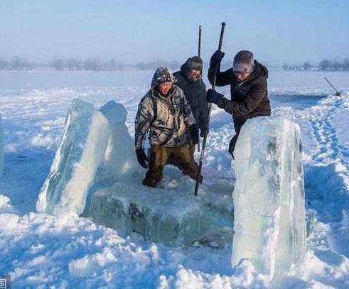小鱼从河里捞出来直接当冰棍吃，知道世界上最冷的一座城市在哪吗