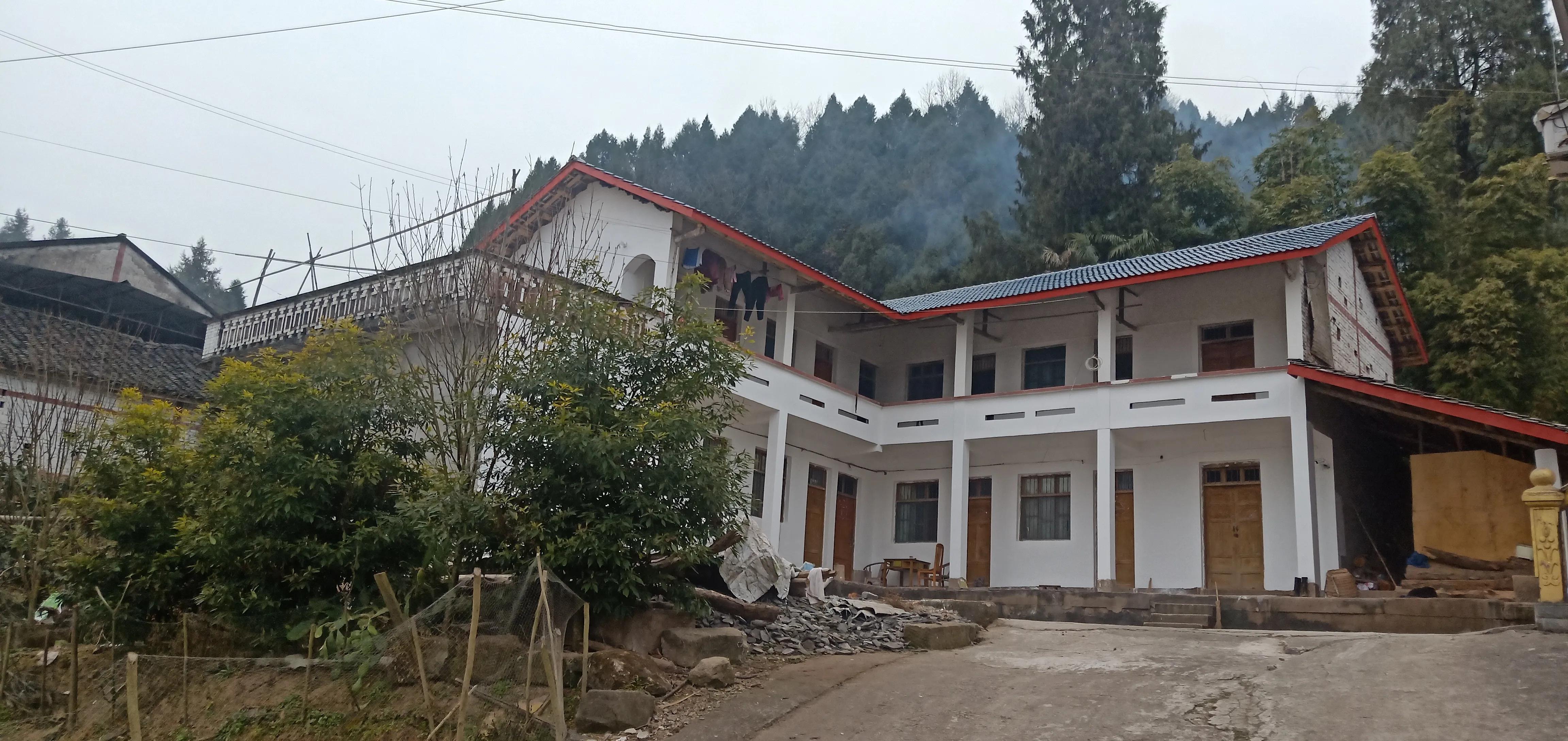 为了一只鸭子吵架,老丈人在桌上大骂女婿