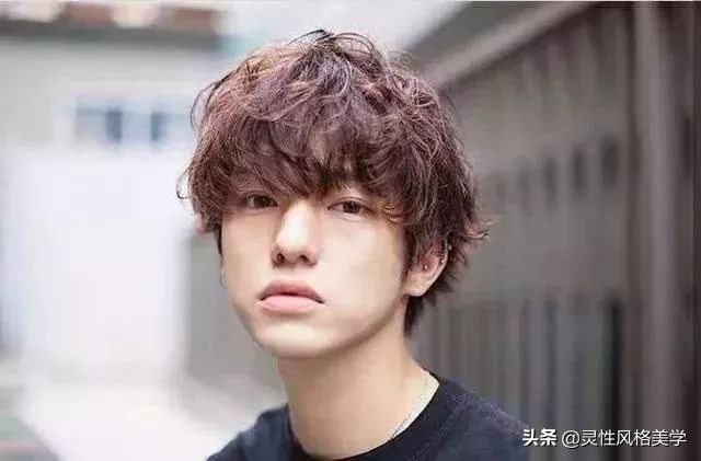 男生冬天什么发型好看又好打理,冬季既简单又暖和的男发型