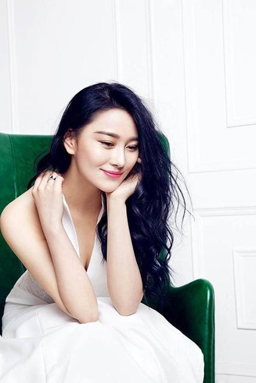 33岁张馨予归来仍是美少女薄纱连衣裙惊艳沙漏身材从未变