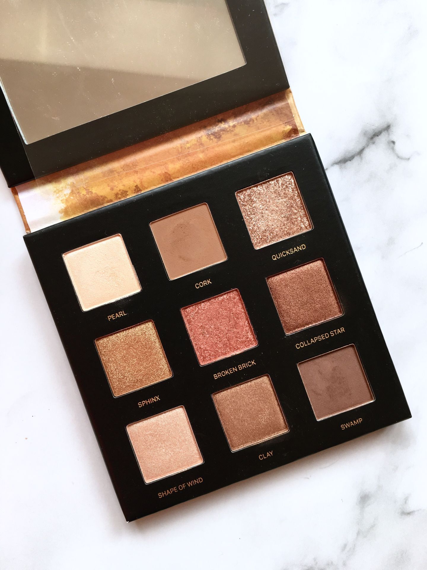 选眼影盘冷白皮,推荐一款好用的眼影盘