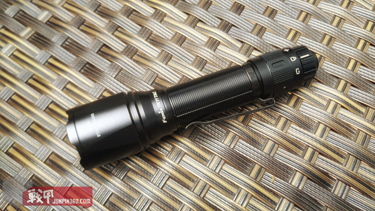 机械双模，性能强悍—菲尼克斯TK11TAC手电上手体验